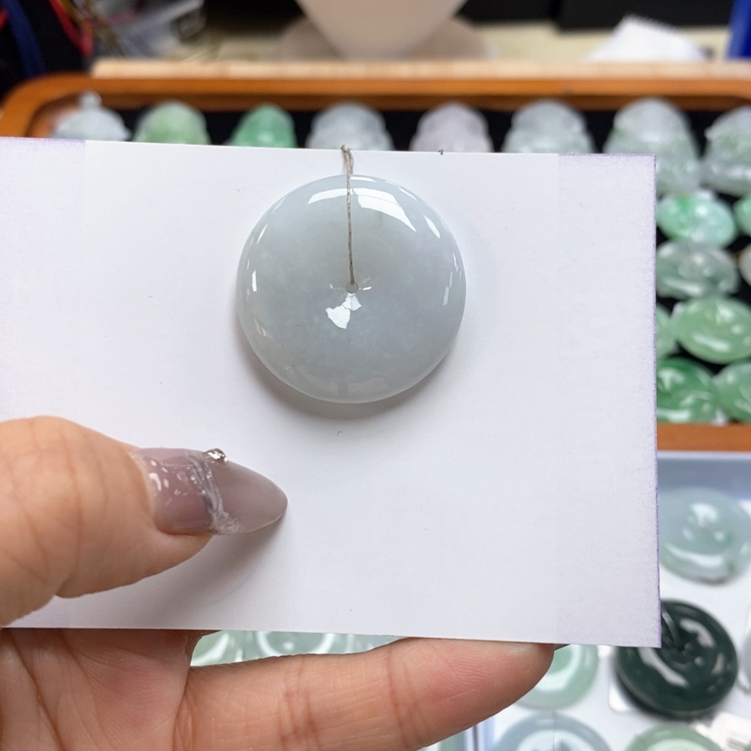 翡翠颈饰未镶嵌平安扣