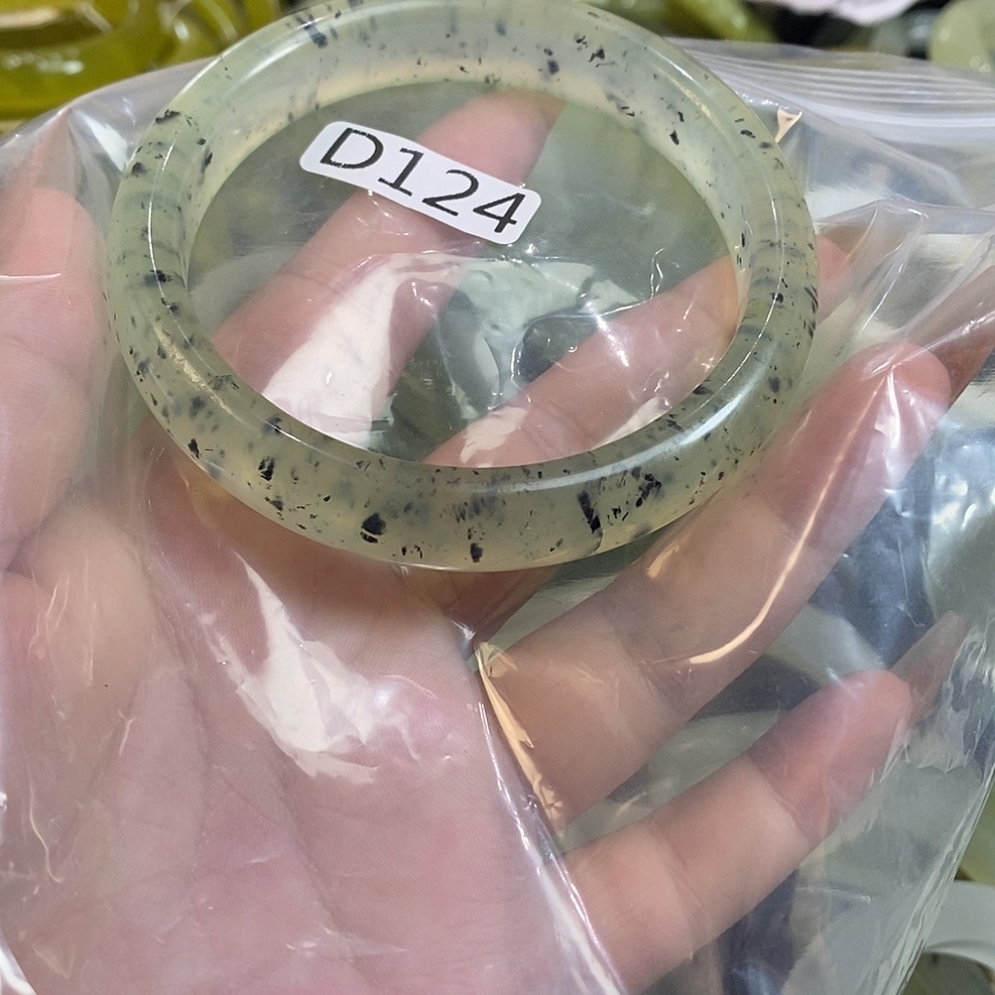 未镶嵌岫玉手镯65