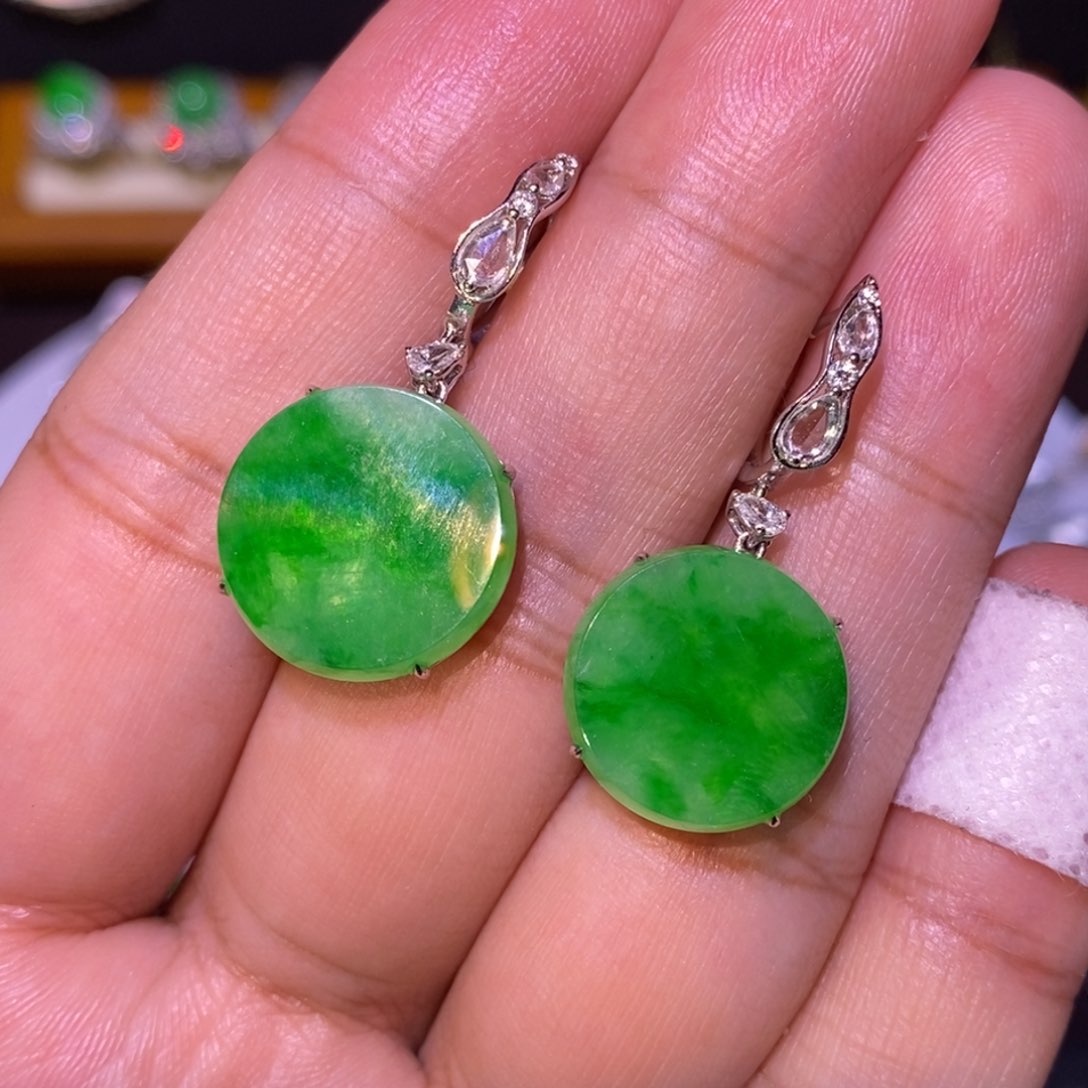 【闪购商品】颈饰18K金镶嵌翡翠