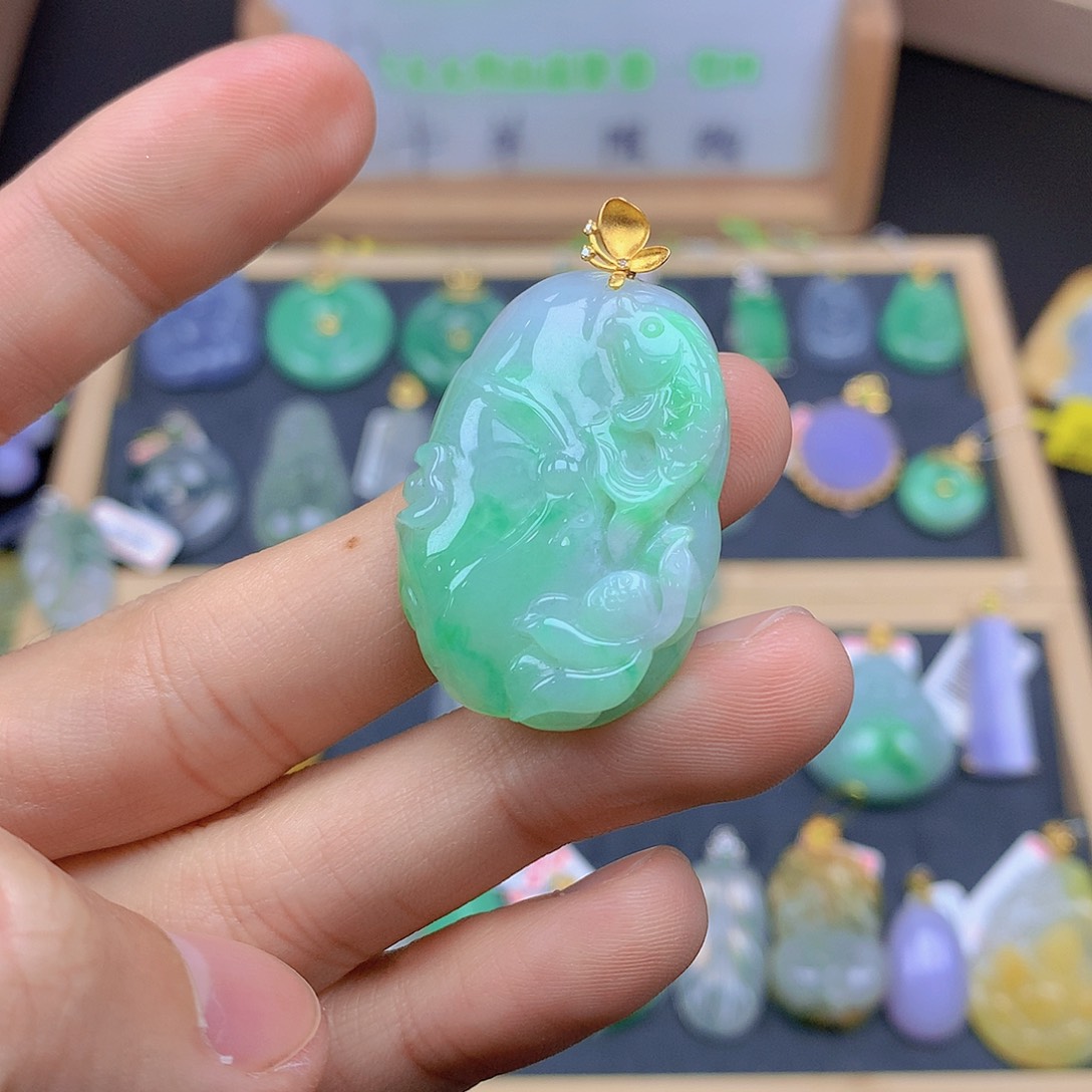 翡翠颈饰18K金镶嵌翡翠