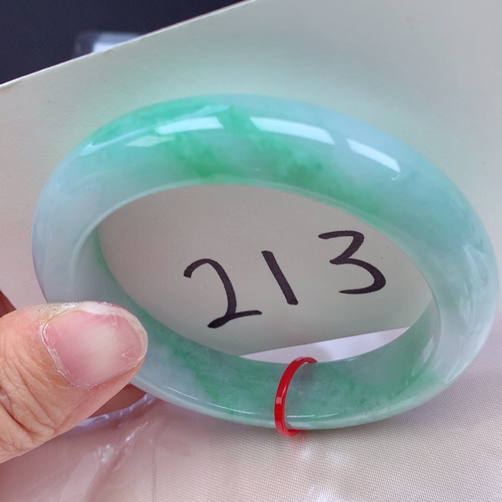 翡翠手镯未镶嵌翡翠