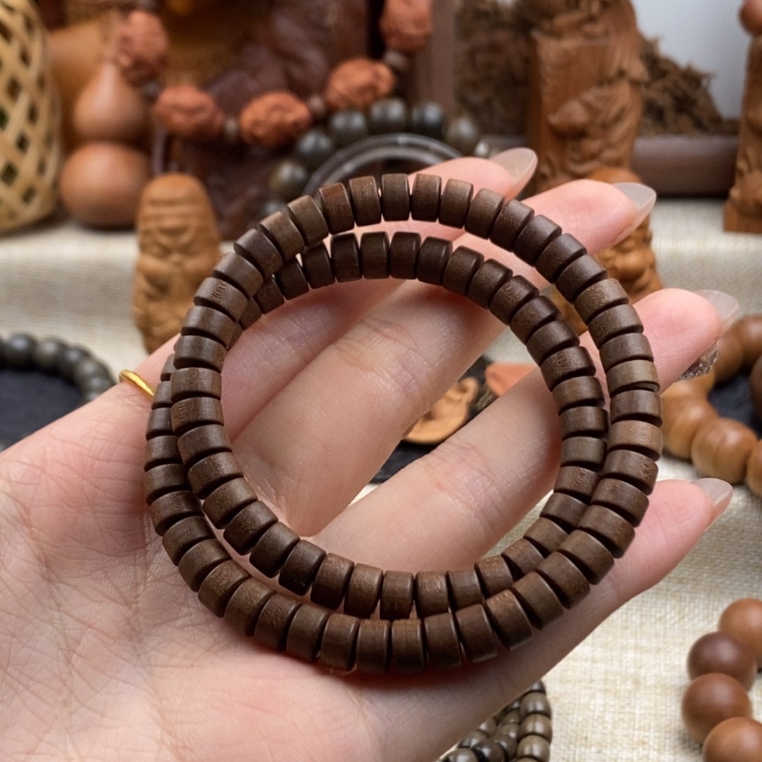 檀香木手串/手链迈索尔，老山檀香，奶香黑肉药片