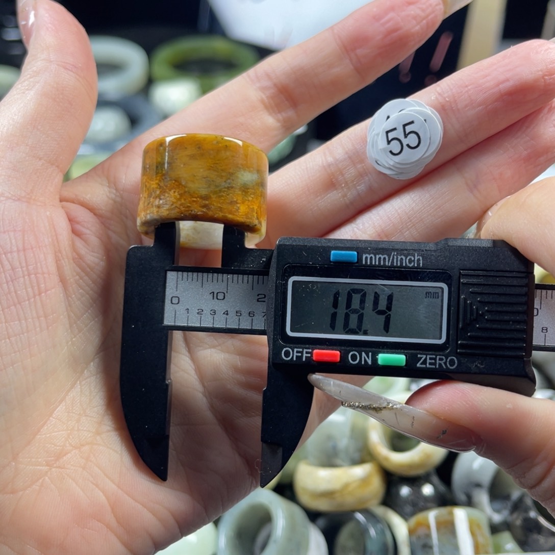 蛇纹石玉未镶嵌戒指