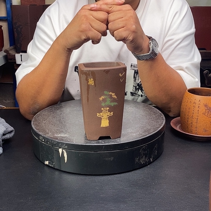 紫砂花盆货号一只扁菊紫