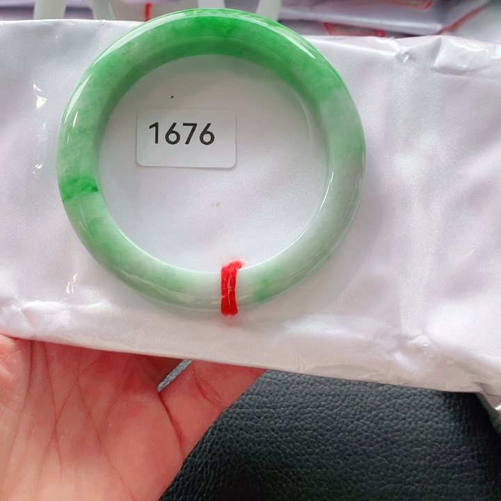 翡翠手镯未镶嵌天然翡翠手镯