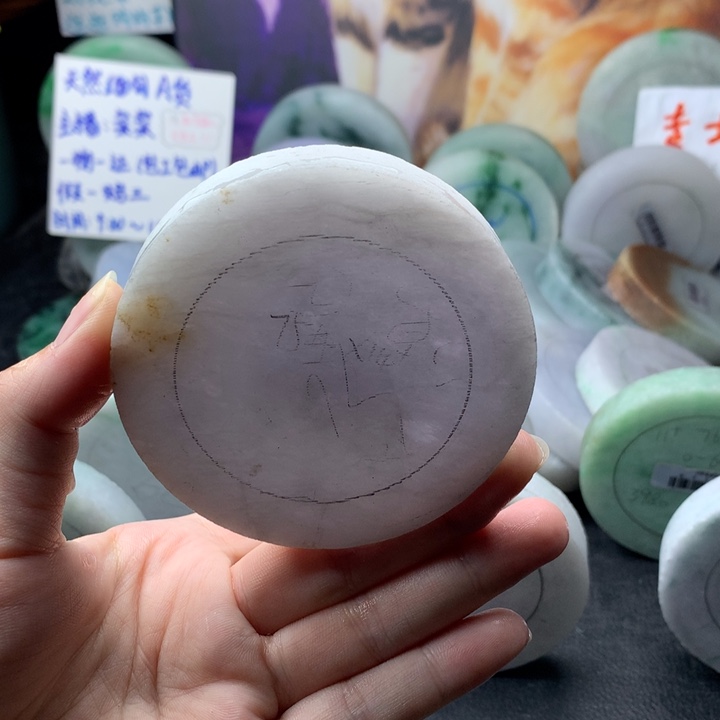 定制翡翠未镶嵌手镯