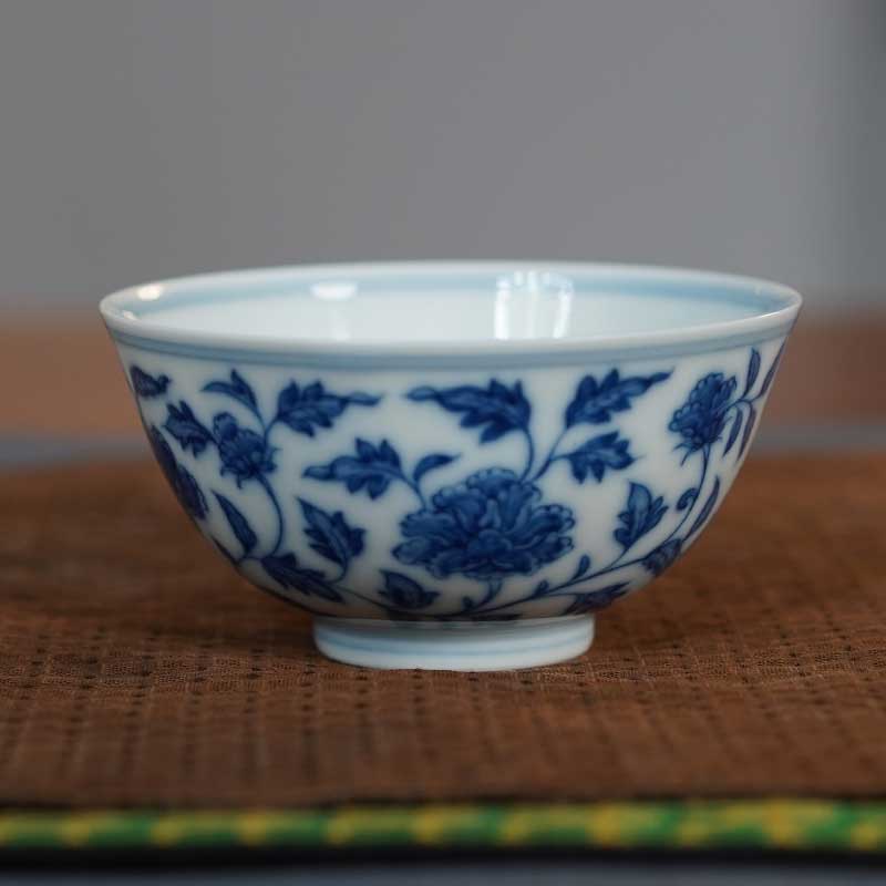 青花四季花卉纹宫碗