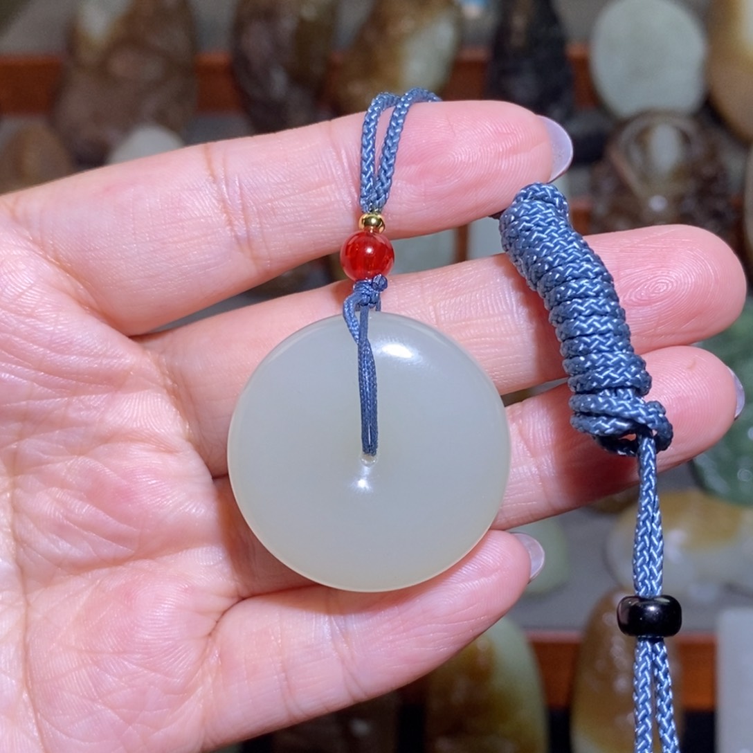 颈饰未镶嵌和田玉平安扣