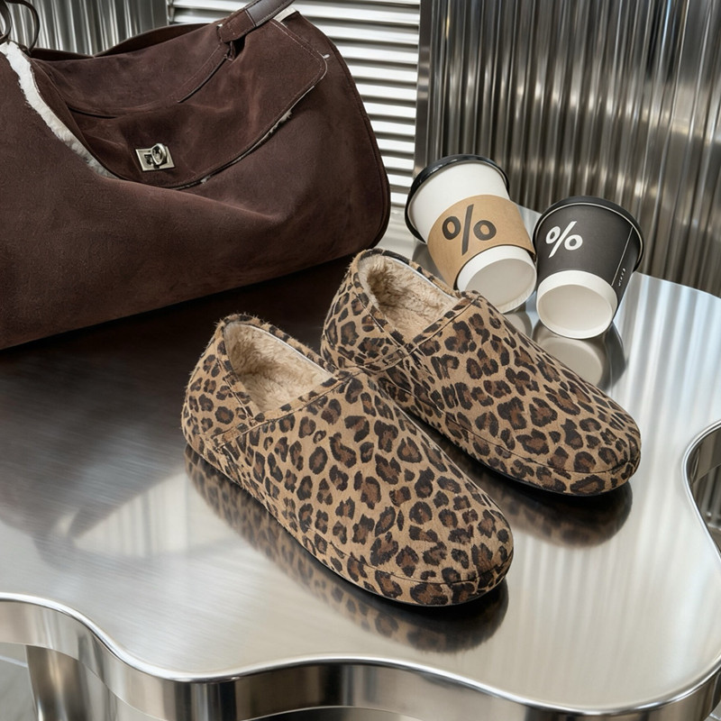 欧洲站2025冬季新款真皮羊毛勃肯鞋女豹纹平底加绒棉鞋踩跟懒人鞋