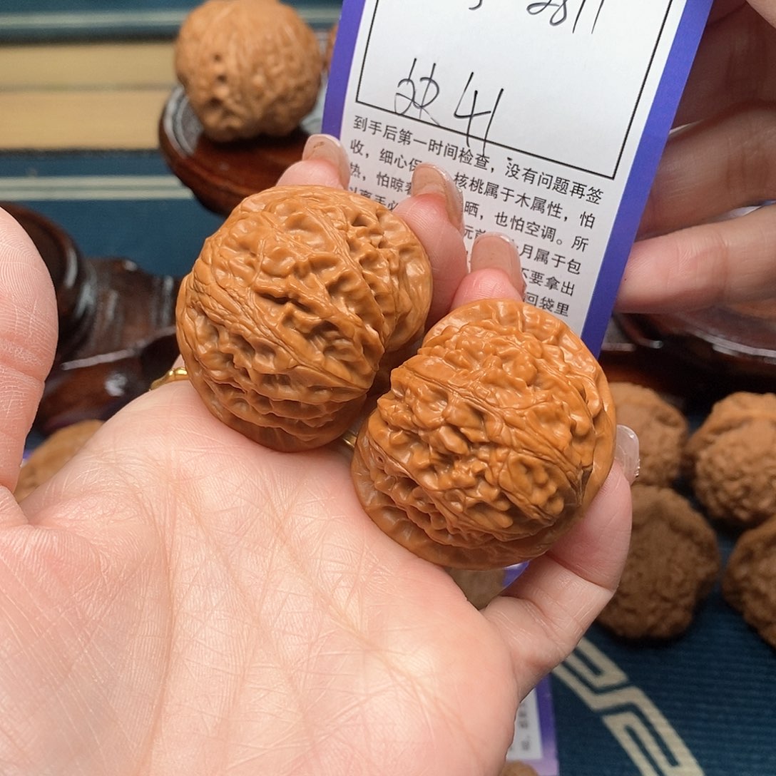 文玩核桃把件宫灯