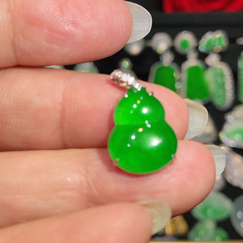 【闪购商品】颈饰18K金镶嵌翡翠天然翡翠