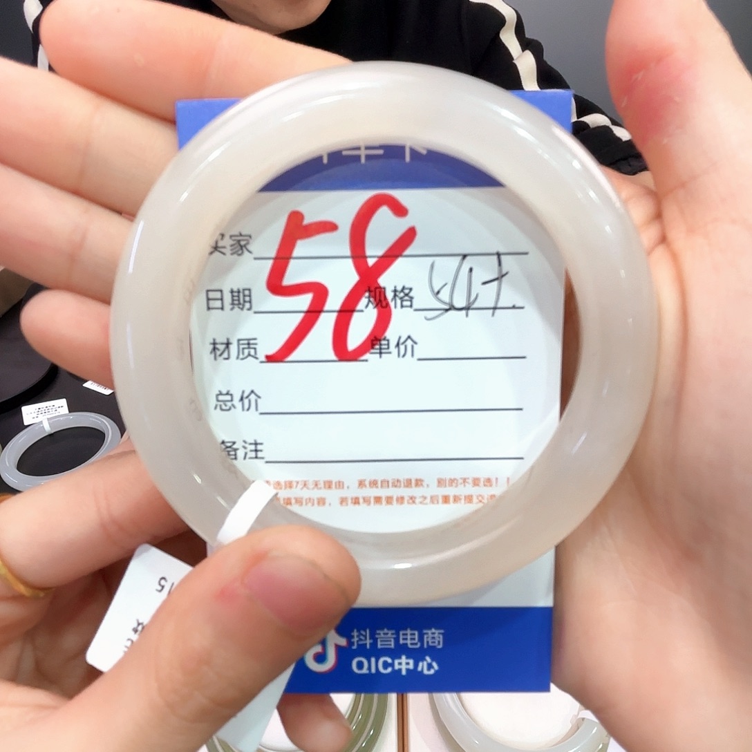 和田玉手镯未镶嵌发**女