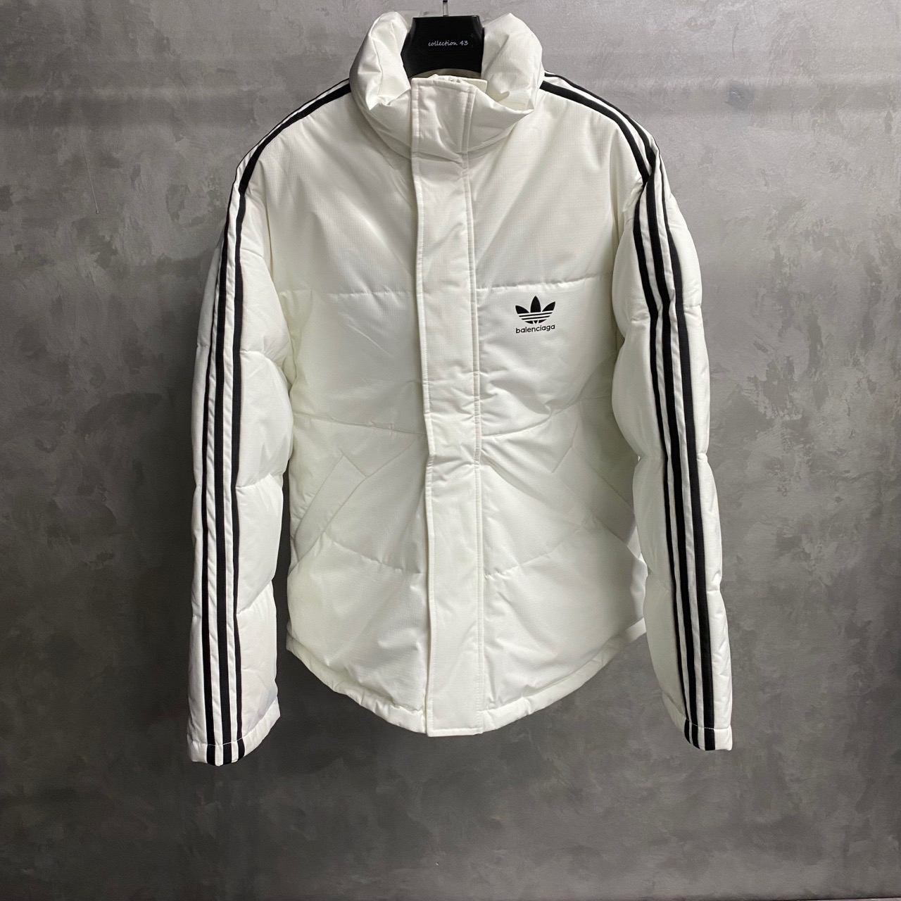 全新未使用 Balenciaga/巴黎世家 白色印花羽绒服One Size 