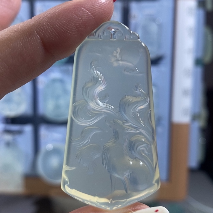 岫玉未镶嵌颈饰吊坠