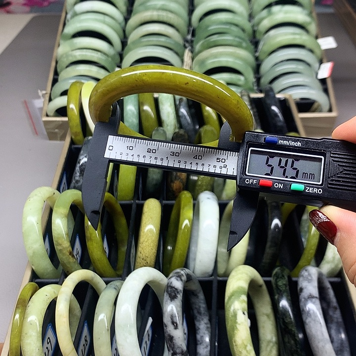 未镶嵌蛇纹石玉手镯124