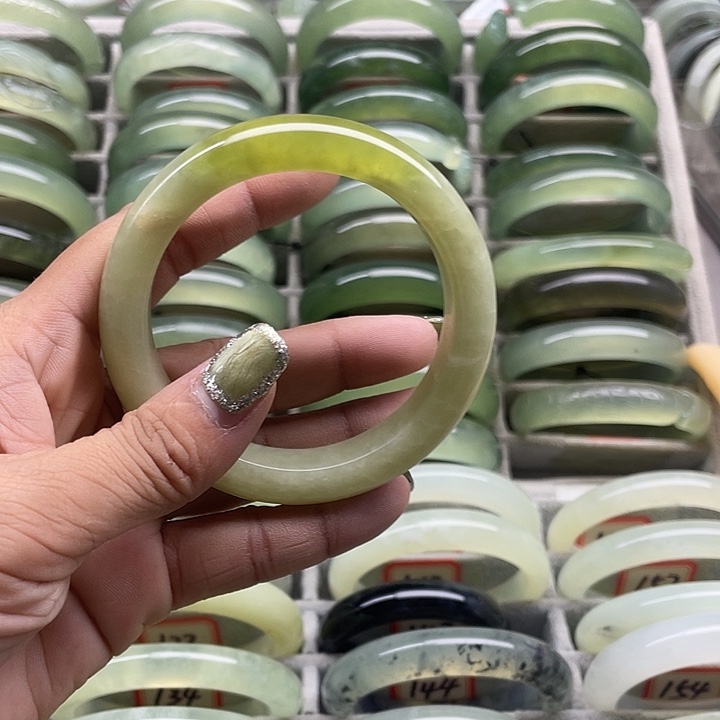 蛇纹石玉未镶嵌手镯138