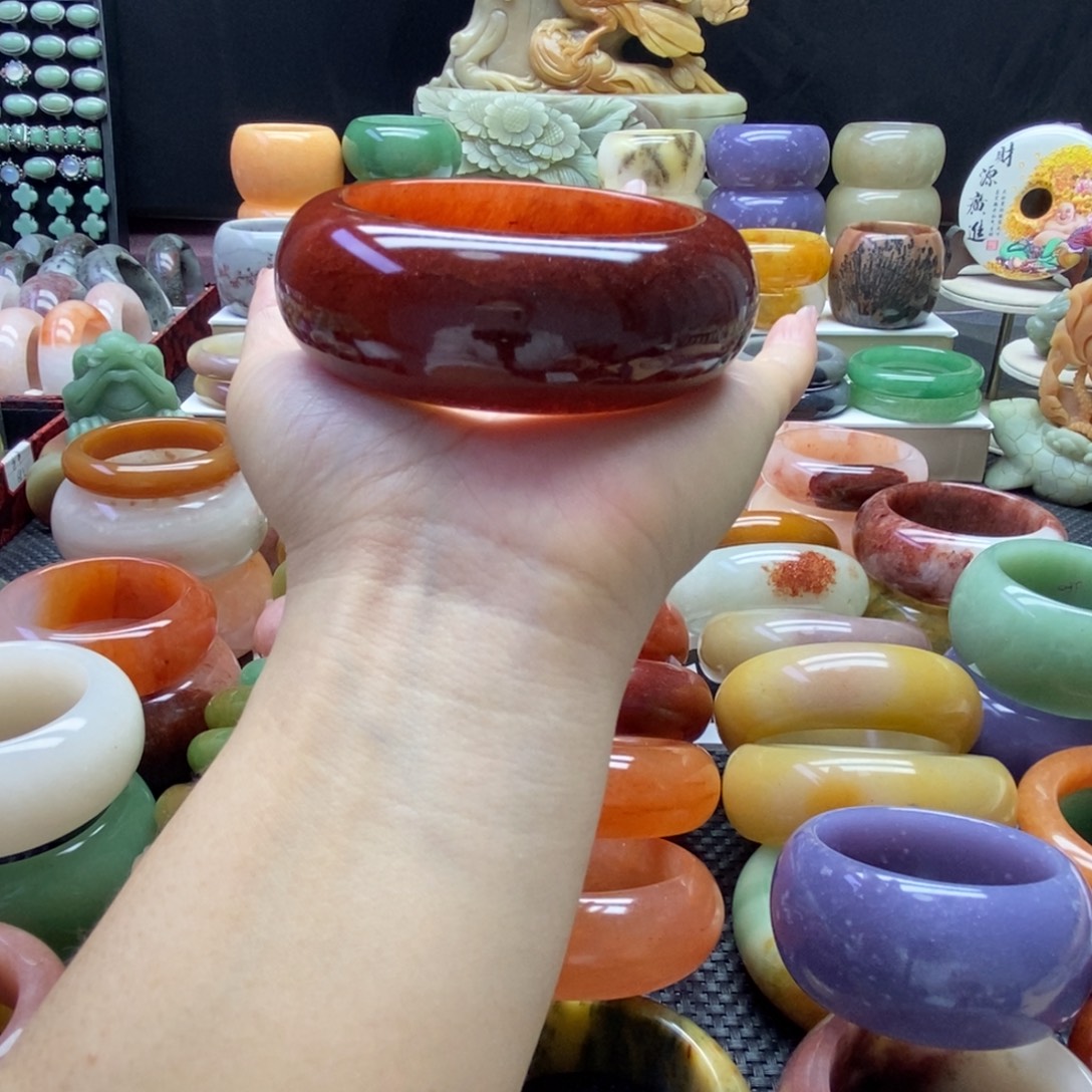 空***气石英质玉未镶嵌手镯