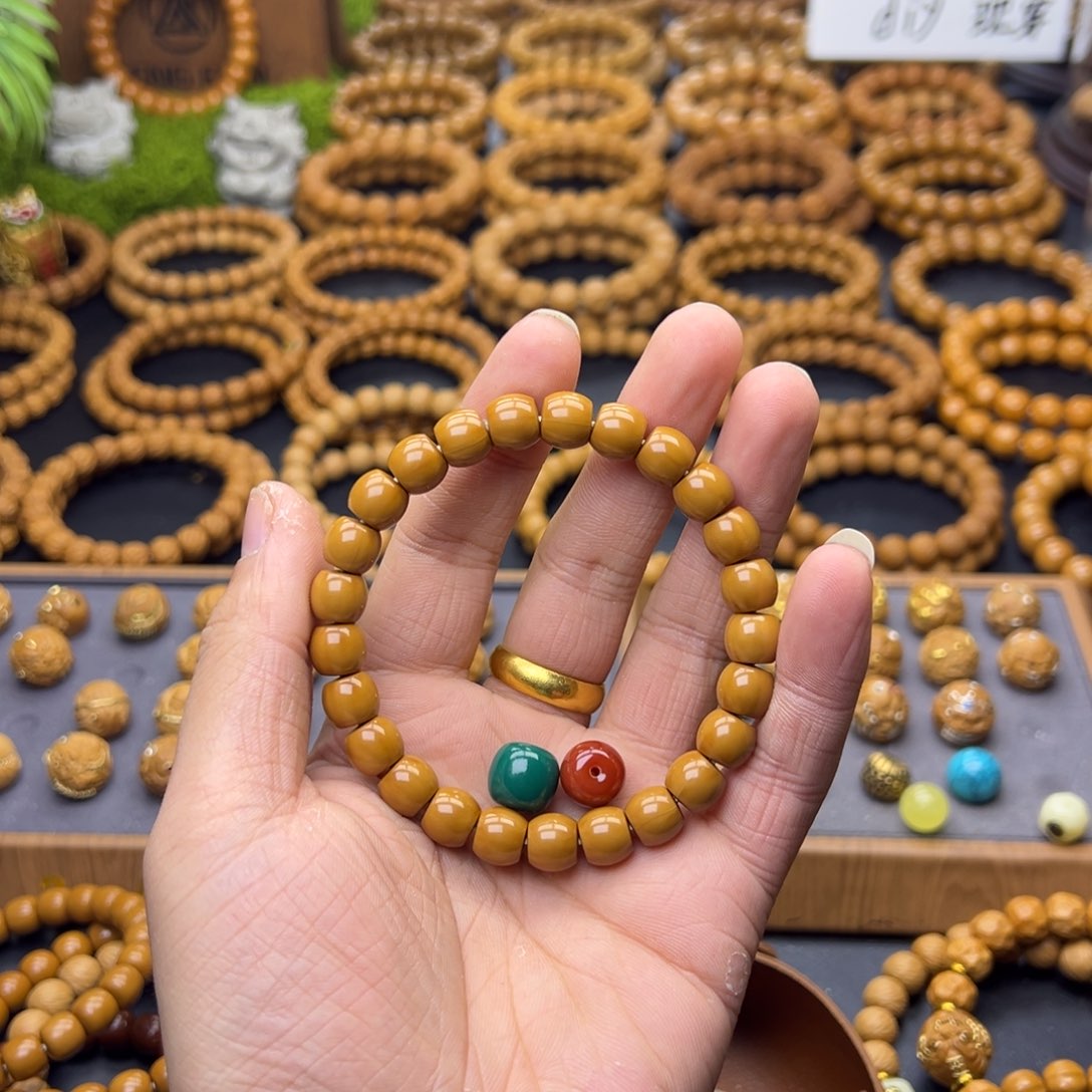 阿***吖猴头核桃吊坠直切➕配饰红绿