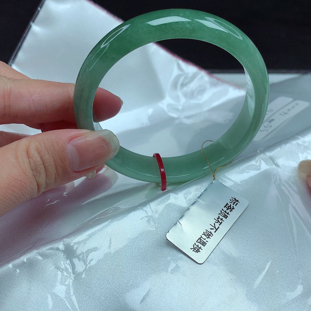 翡翠手镯未镶嵌55圈116