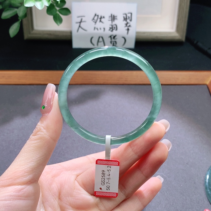 翡翠手镯未镶嵌天然翡翠手镯