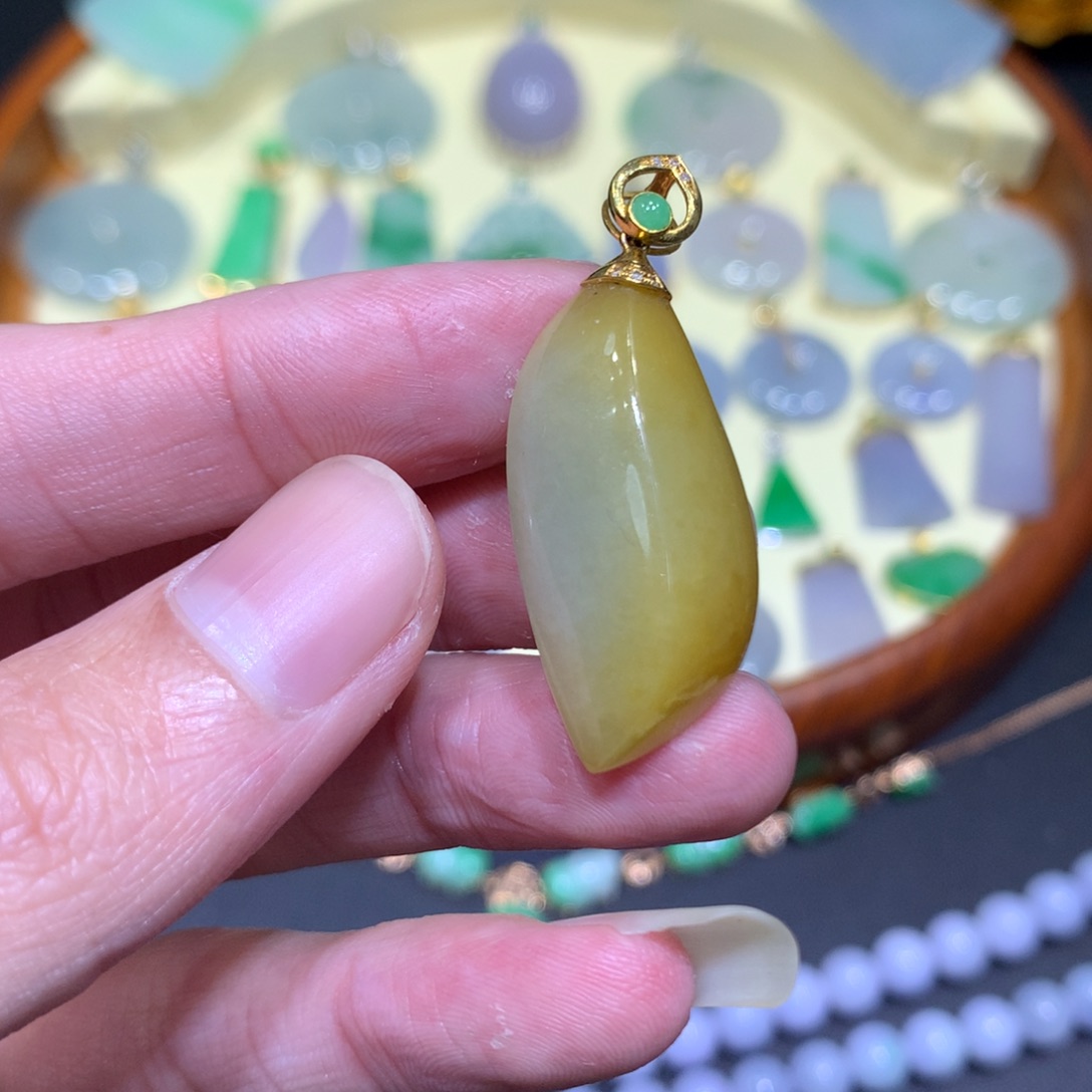 翡翠吊坠(不含链)18K金镶嵌