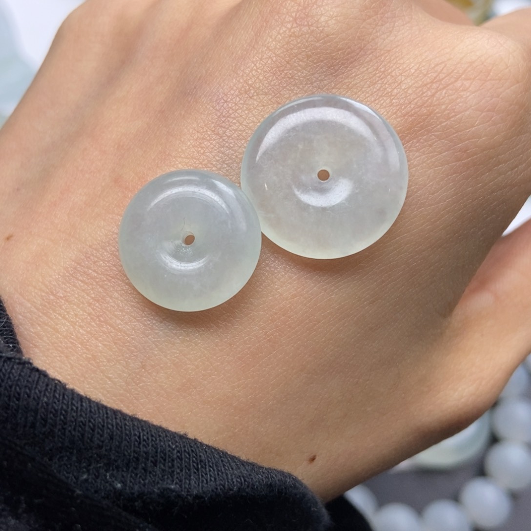 未镶嵌定制翡翠红**哥扣子