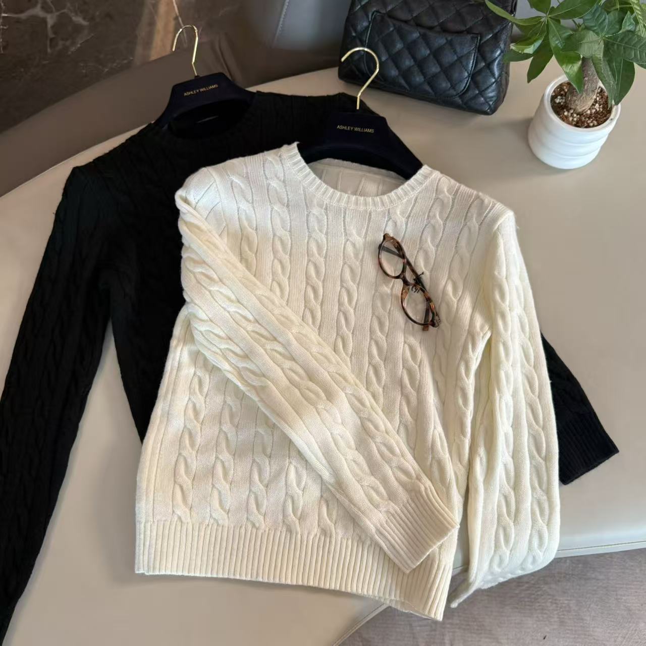 Hooomiee老钱风经典纯色毛针织衫绞花长袖圆领套头毛衣2025428