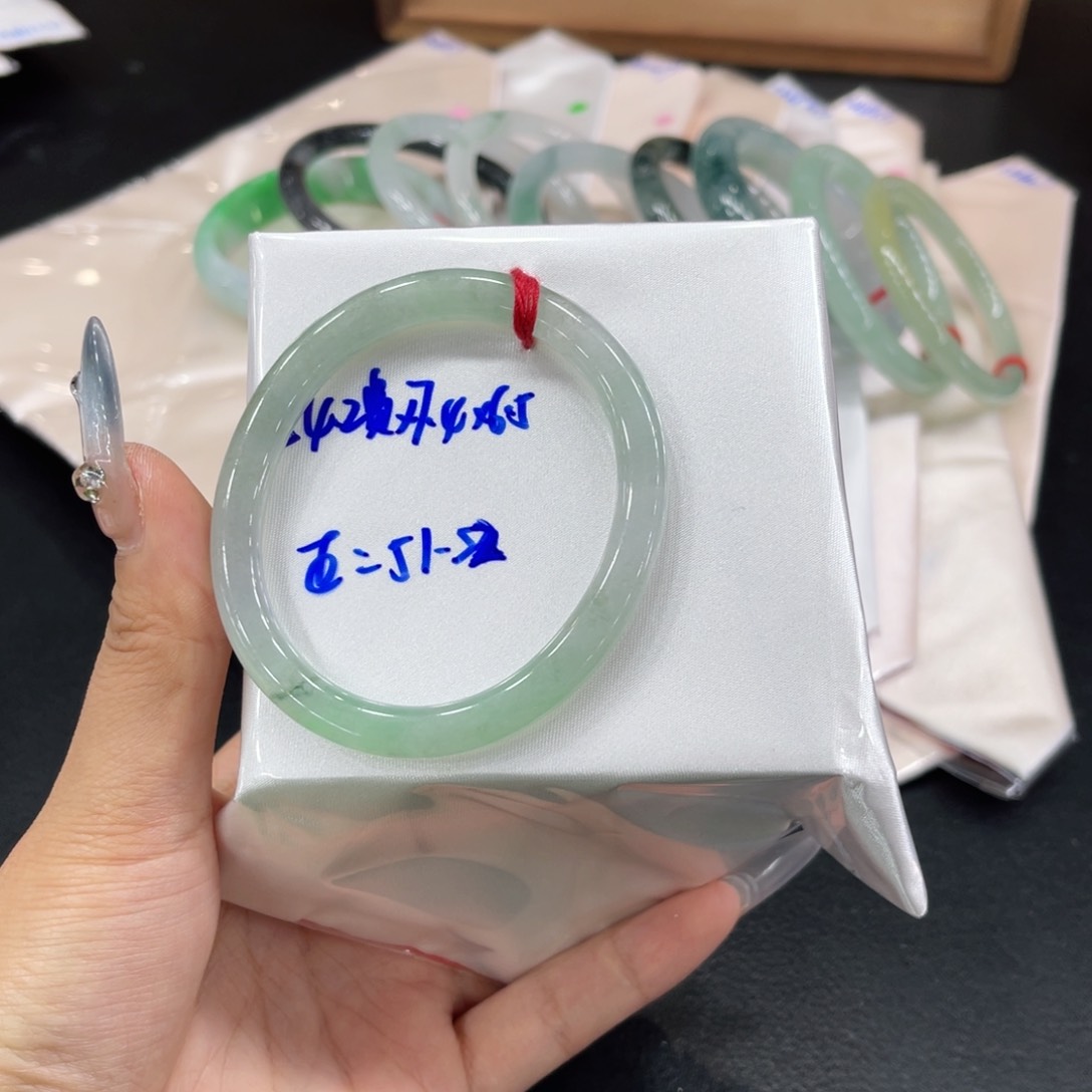 翡翠未镶嵌手镯翡翠