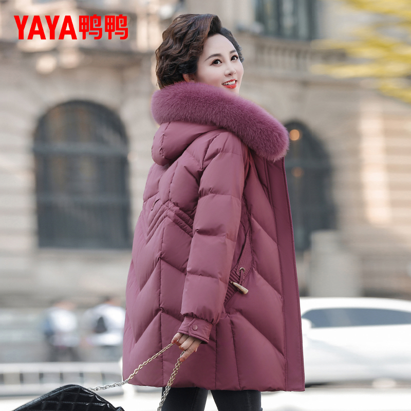 鸭鸭中年妈妈冬装气质羽绒服2025新款冬季中老年女洋气高贵外套QC