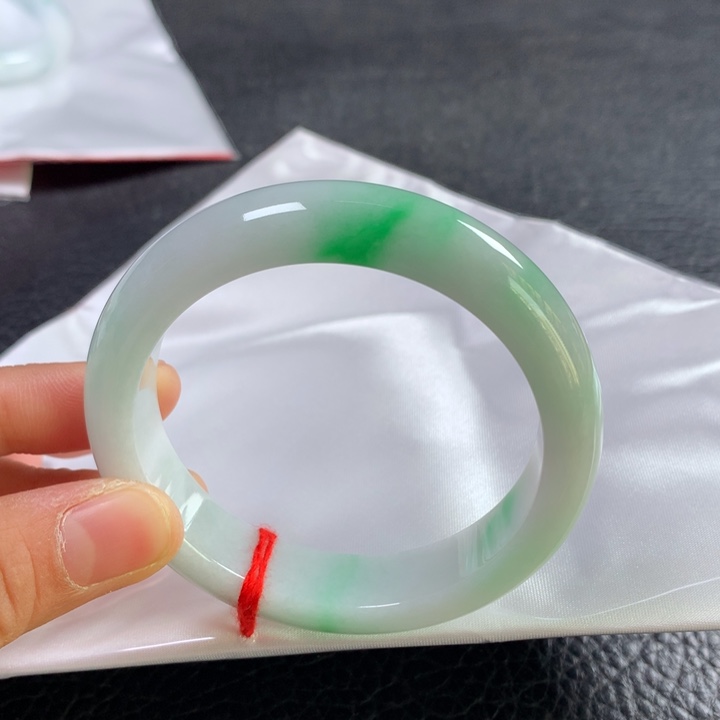 翡翠未镶嵌手镯55圈