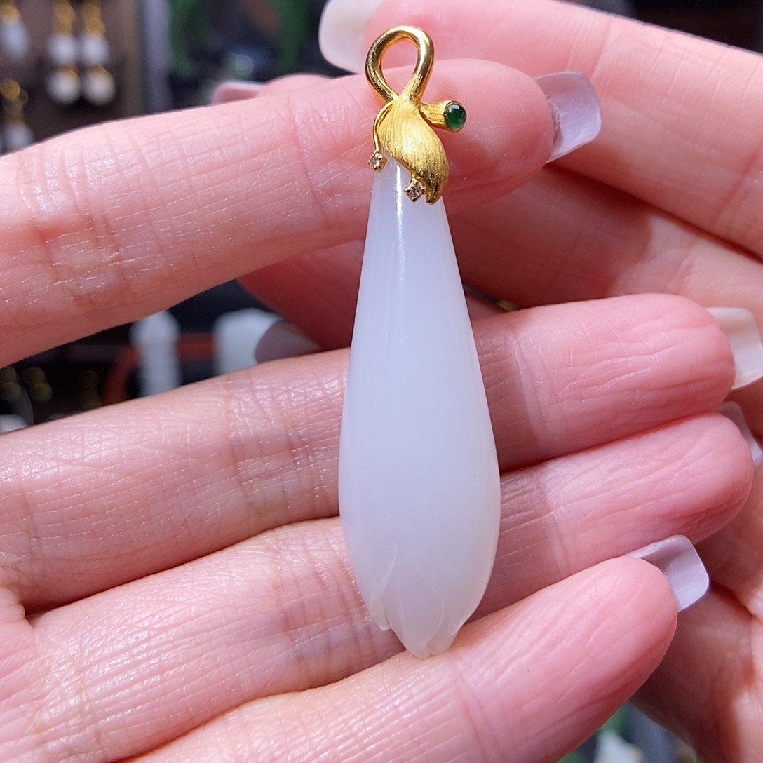 和田玉挂件18K金镶嵌真****说