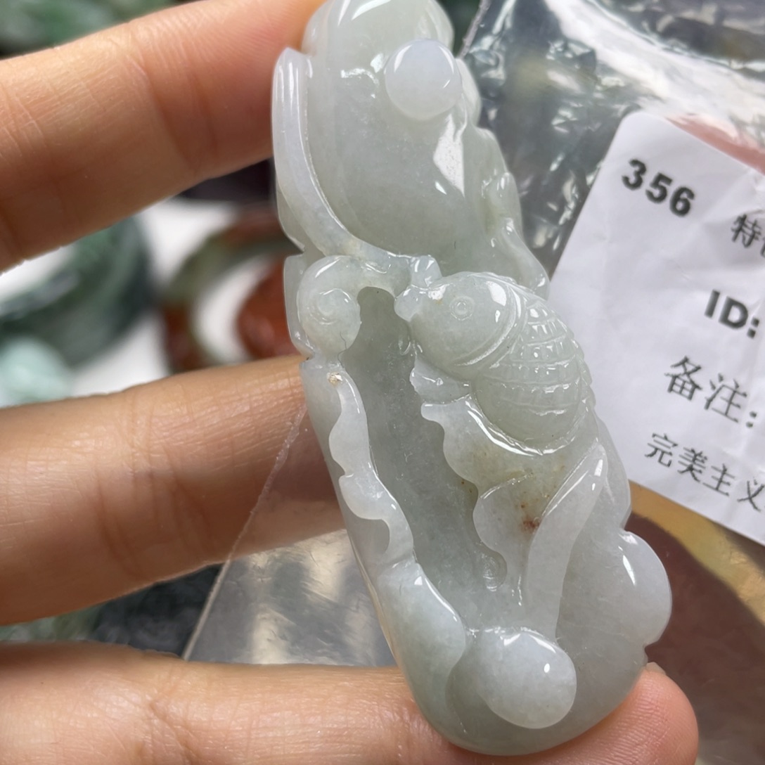 翡翠未镶嵌颈饰牌子