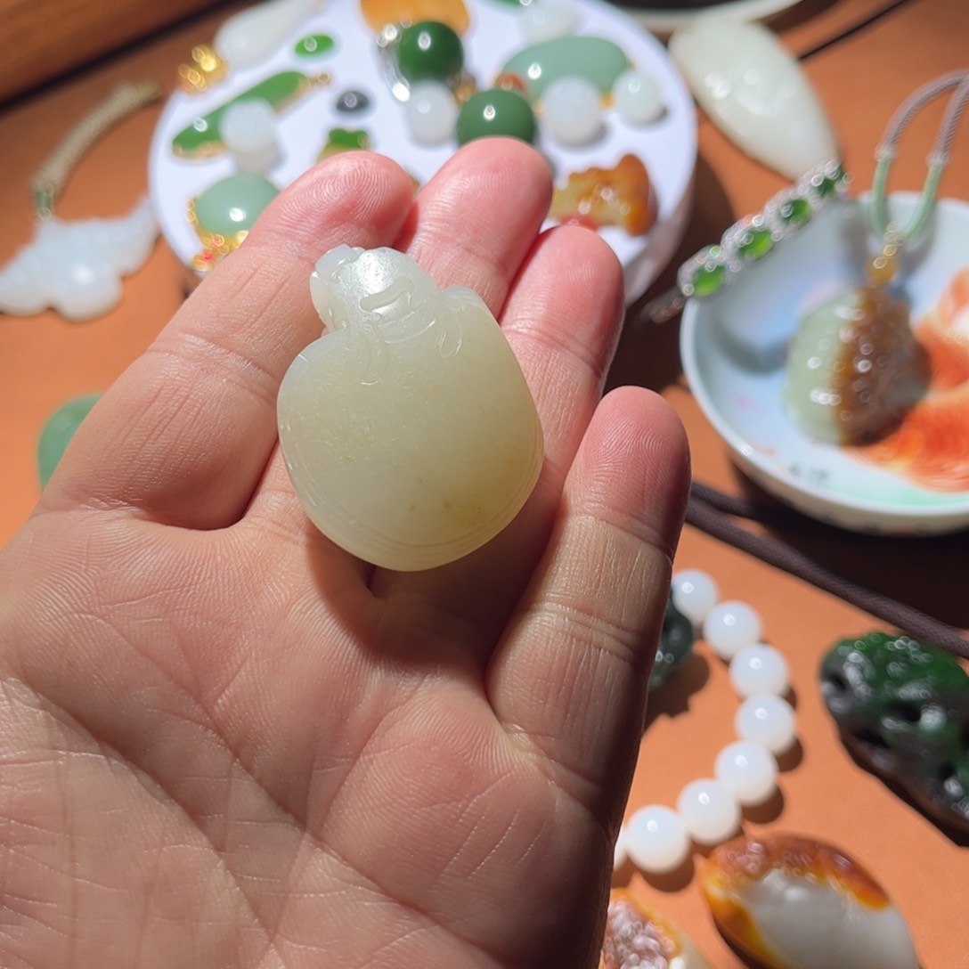和田玉未镶嵌颈饰