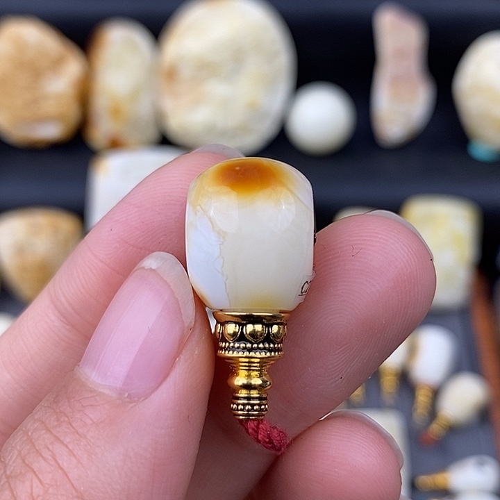琥珀未镶嵌裸石13三通c276