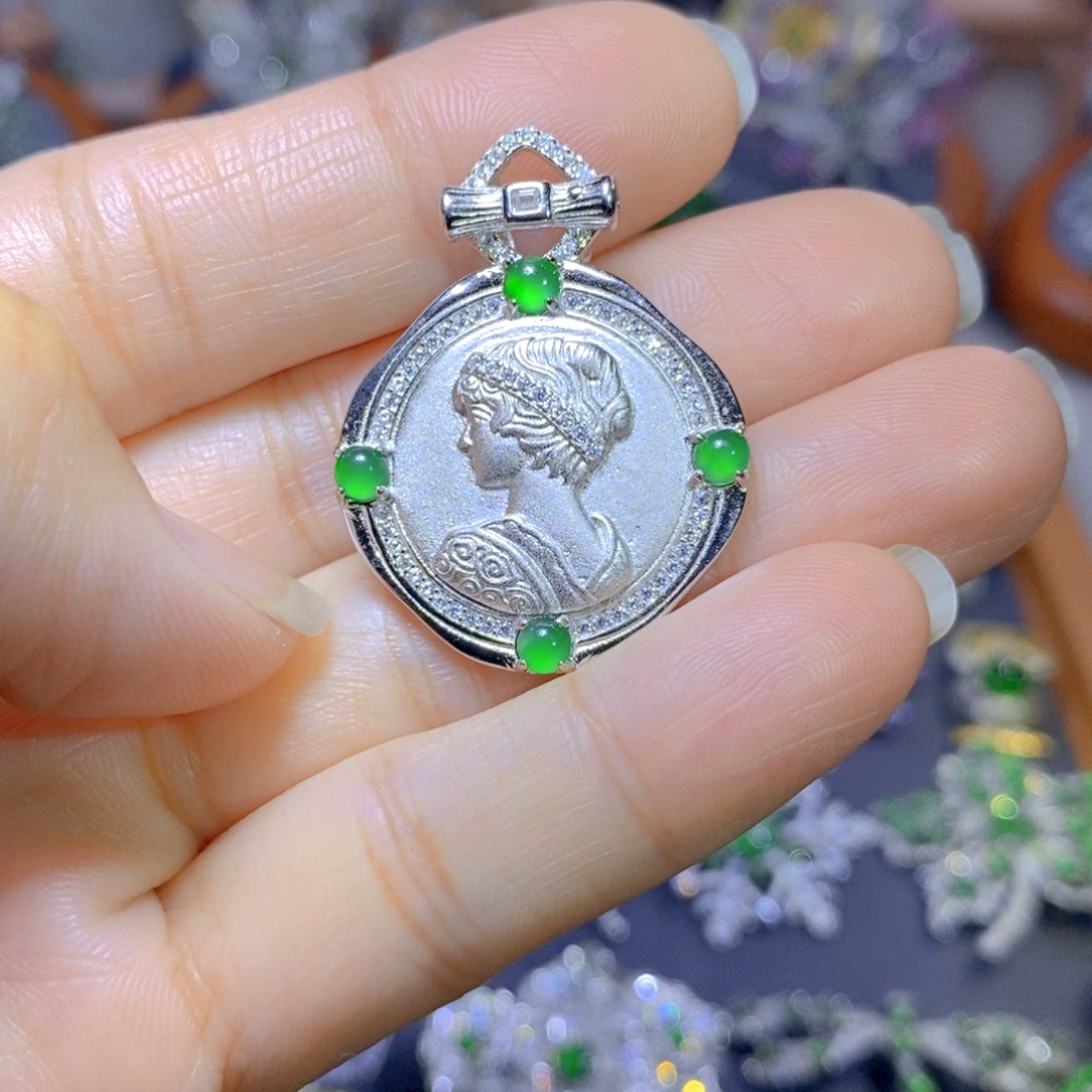 翡翠颈饰银S925镶嵌天然翡翠