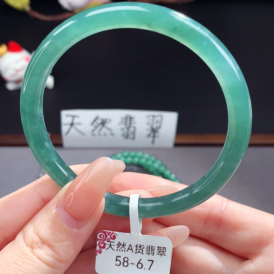 翡翠手镯（圆镯）未镶嵌