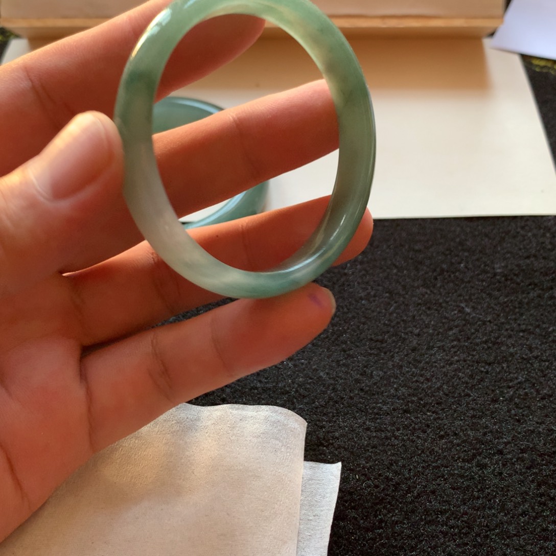 苛***人定制翡翠未镶嵌翡翠手镯