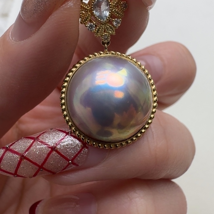 拼合珍珠（马贝珠）颈饰18K金镶嵌