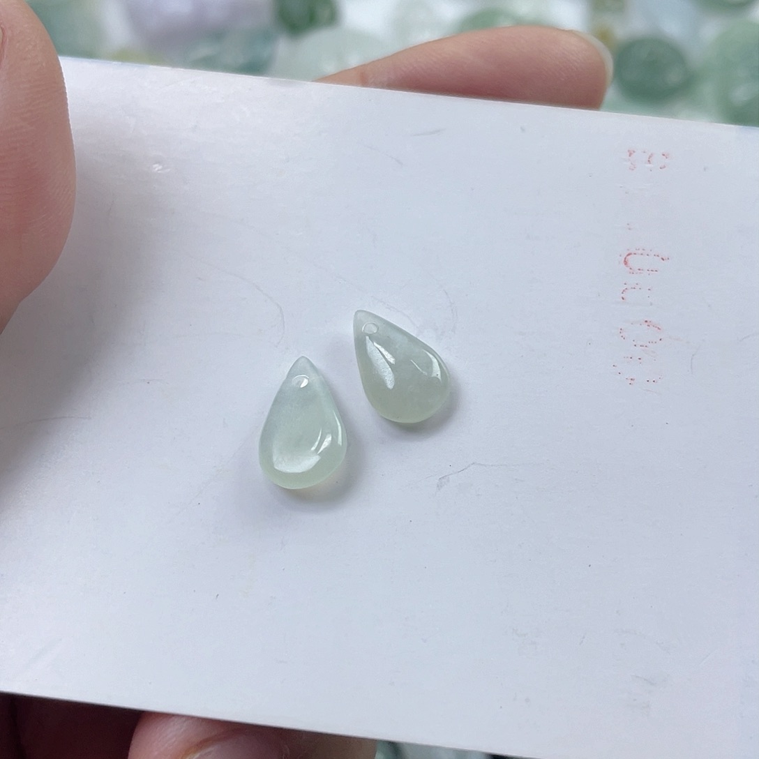 翡翠颈饰未镶嵌水滴