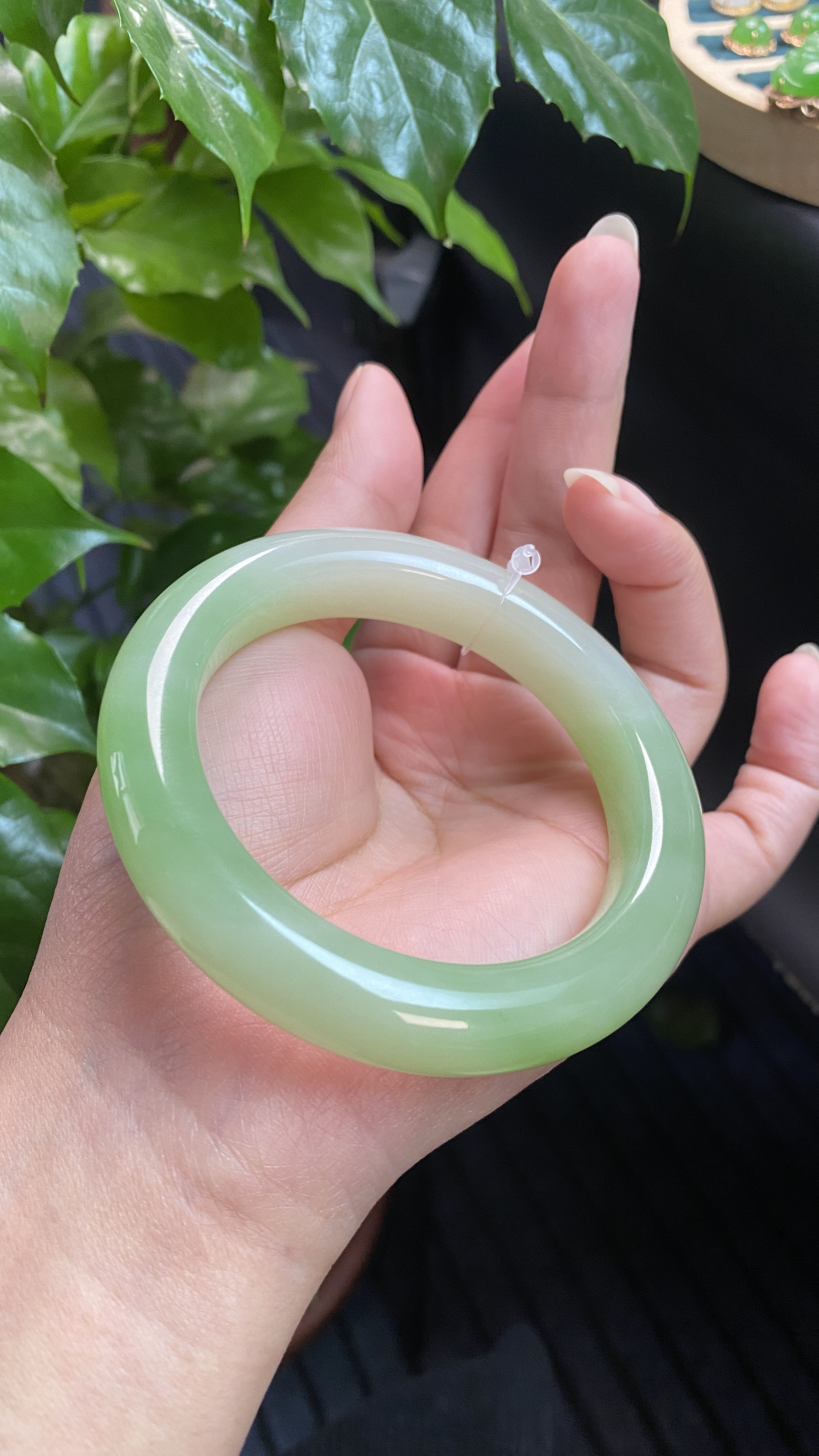 和田玉青海料翠青高品质手镯高冰满翠绿色圆镯冰透浅绿精美时尚