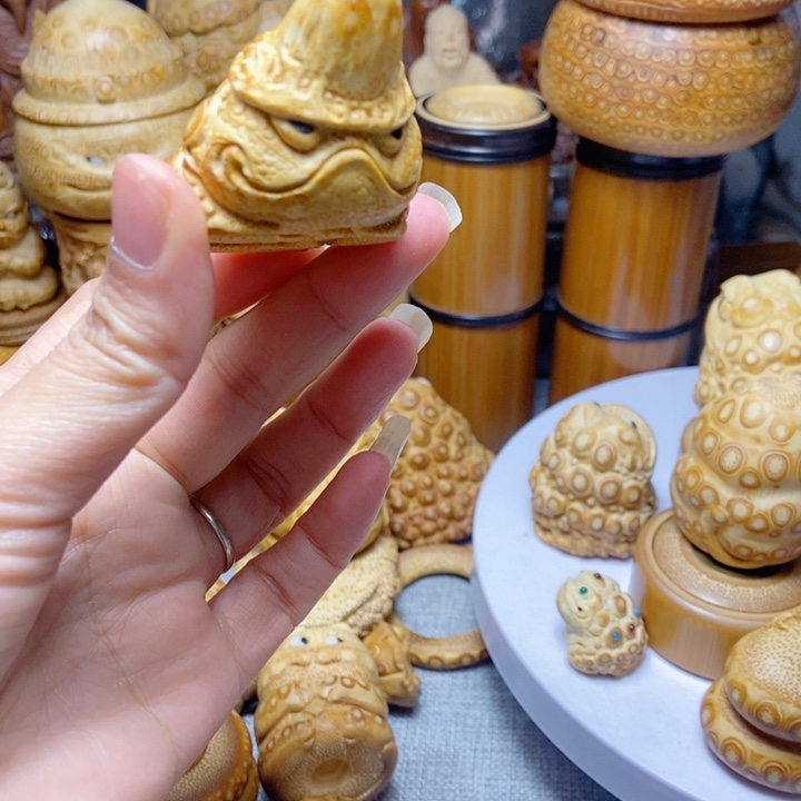 承***）竹纯手工雕刻竹根手把件