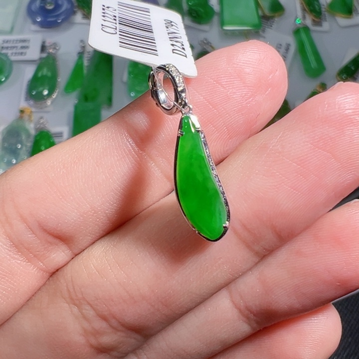 翡翠挂件18K金镶嵌翡翠