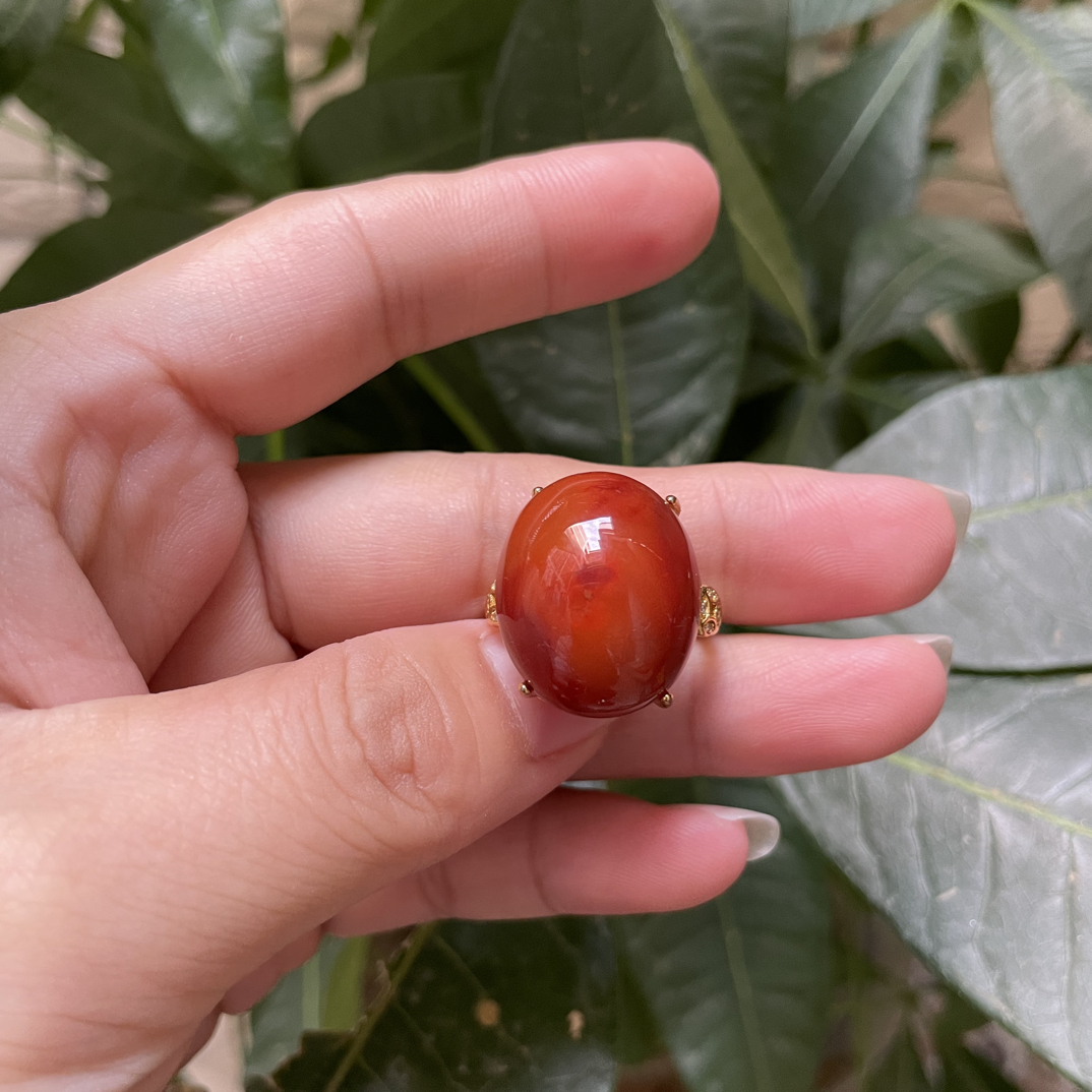 典藏原矿全品级南红川料鸽子蛋蛋面戒指，尺寸21mm17.5mm双色纹理