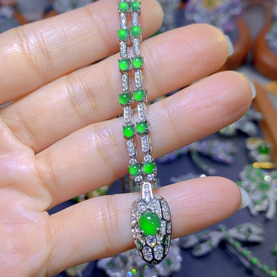 翡翠颈饰银S925镶嵌天然翡翠