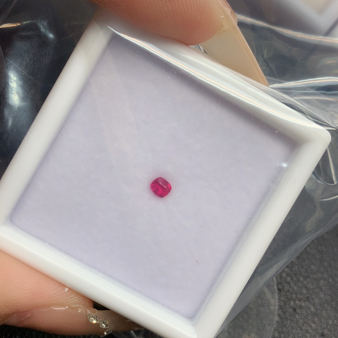 尖晶石裸石未镶嵌