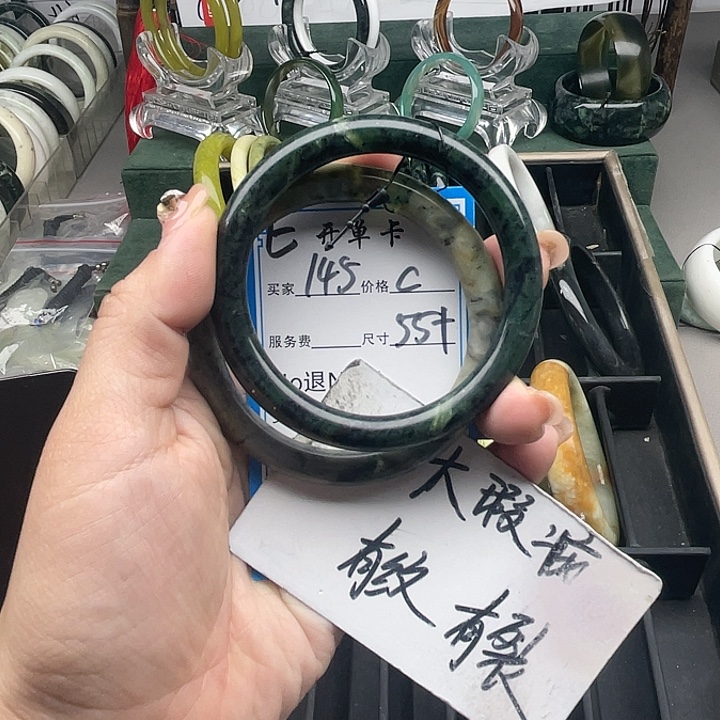 蛇纹石玉未镶嵌手镯