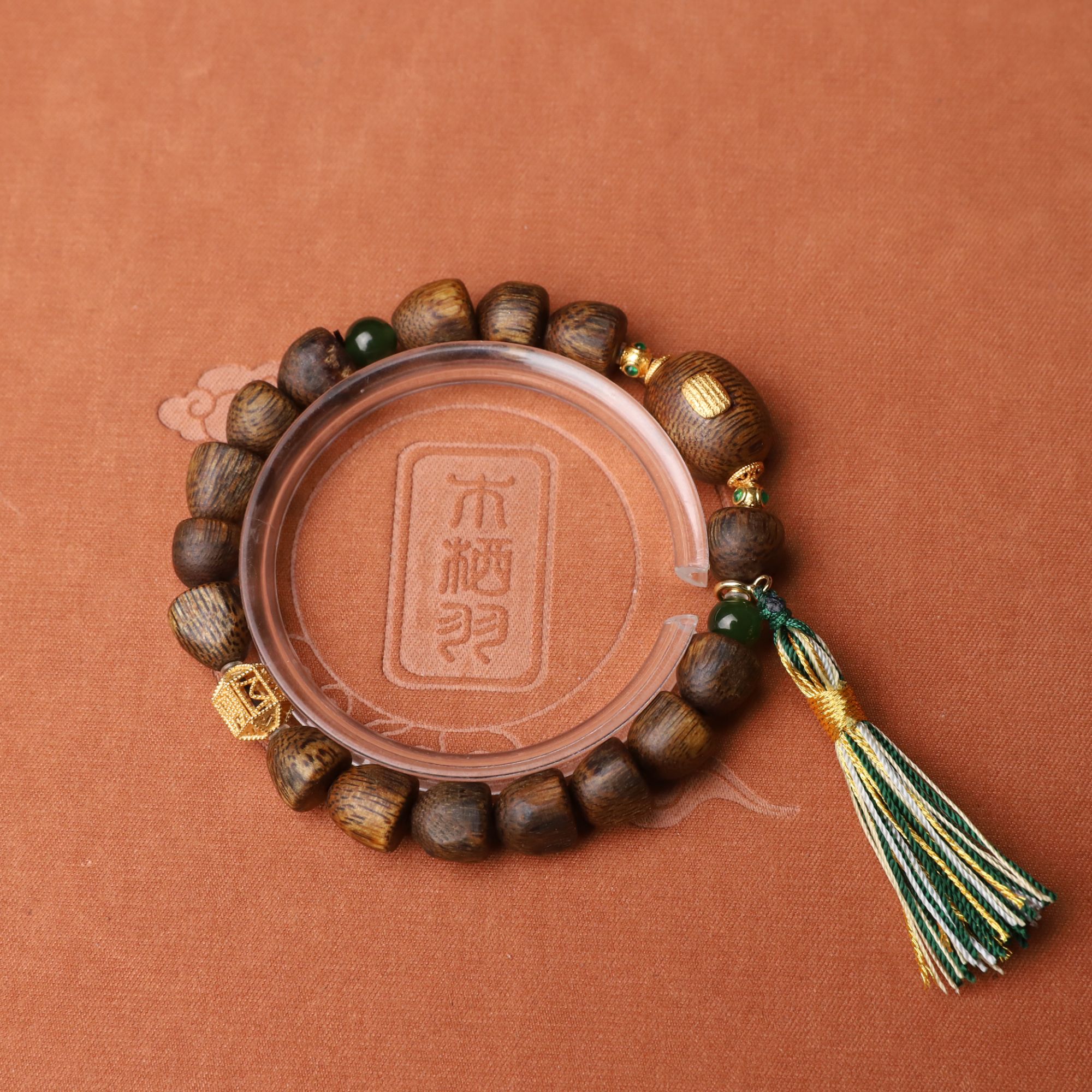沉香【归一】沉香莺歌绿奇楠瘤疤和田玉单圈手串