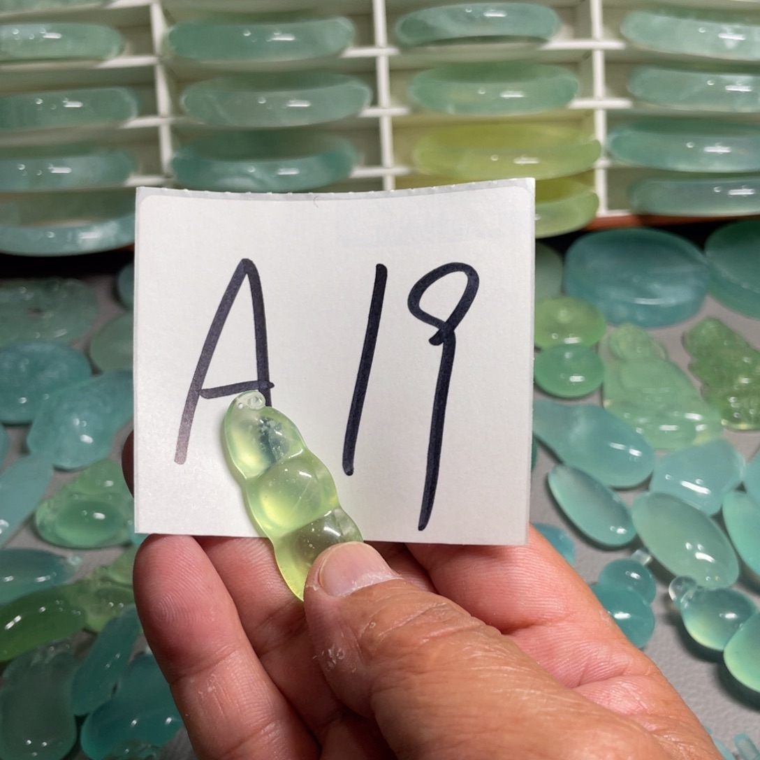 鹅***爸蛇纹石玉合金颈饰