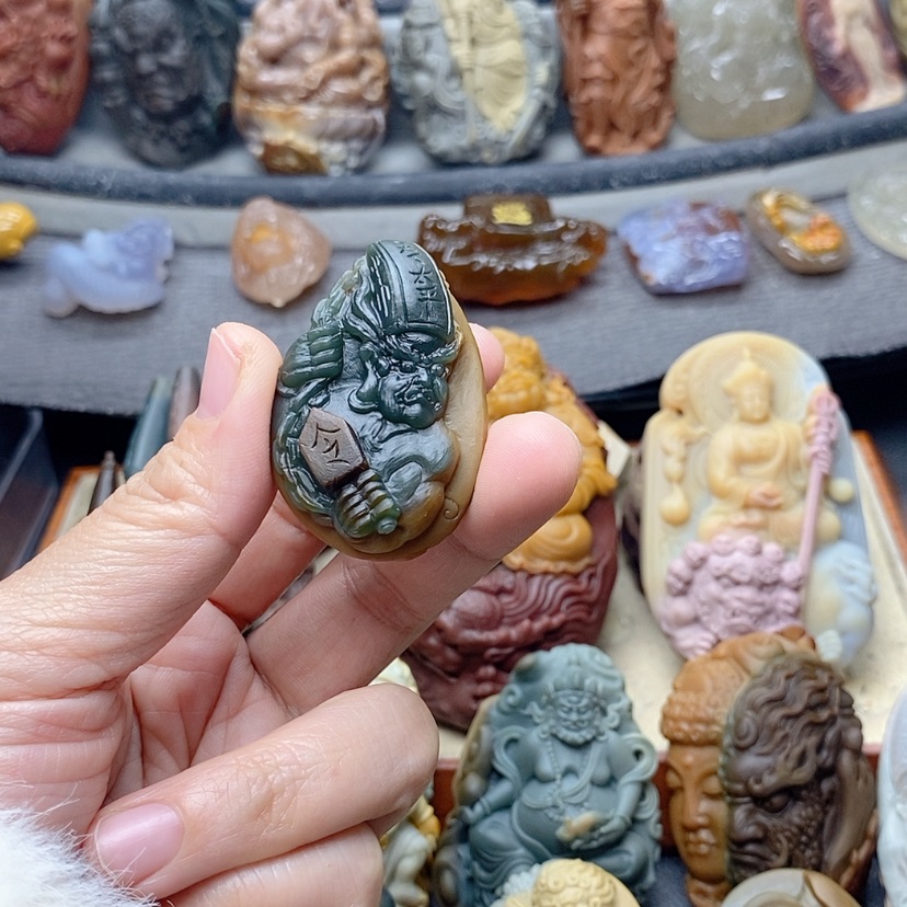 【闪购商品】定制石英质玉吊坠未镶嵌