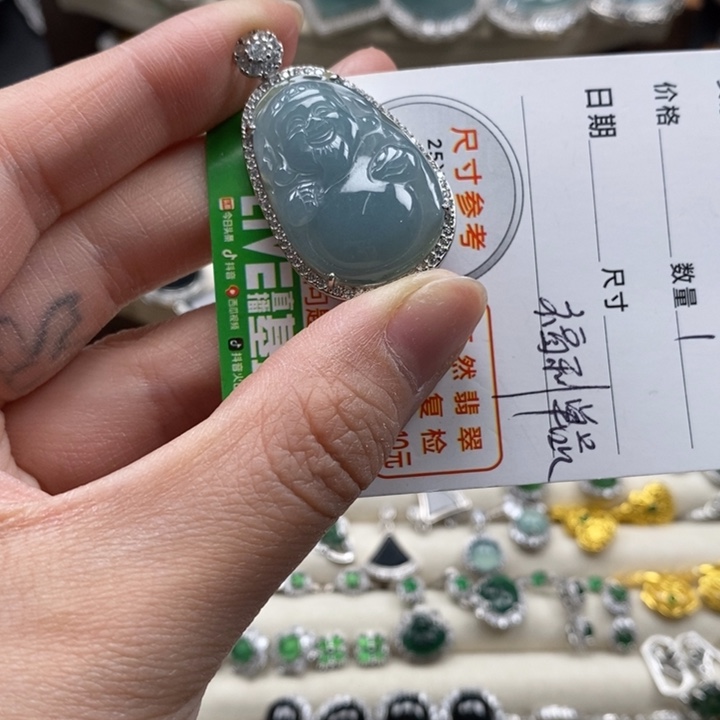 翡翠颈饰未镶嵌翡翠